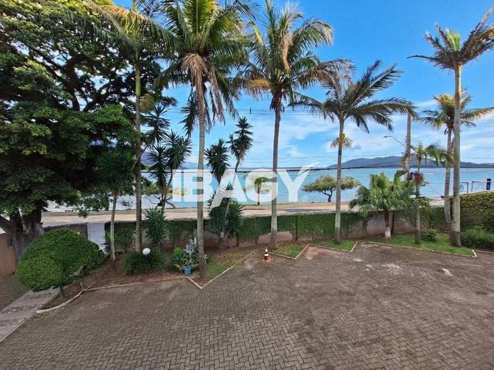 Casa amueblada con 4 dormitorios y 250 m² — photo 9