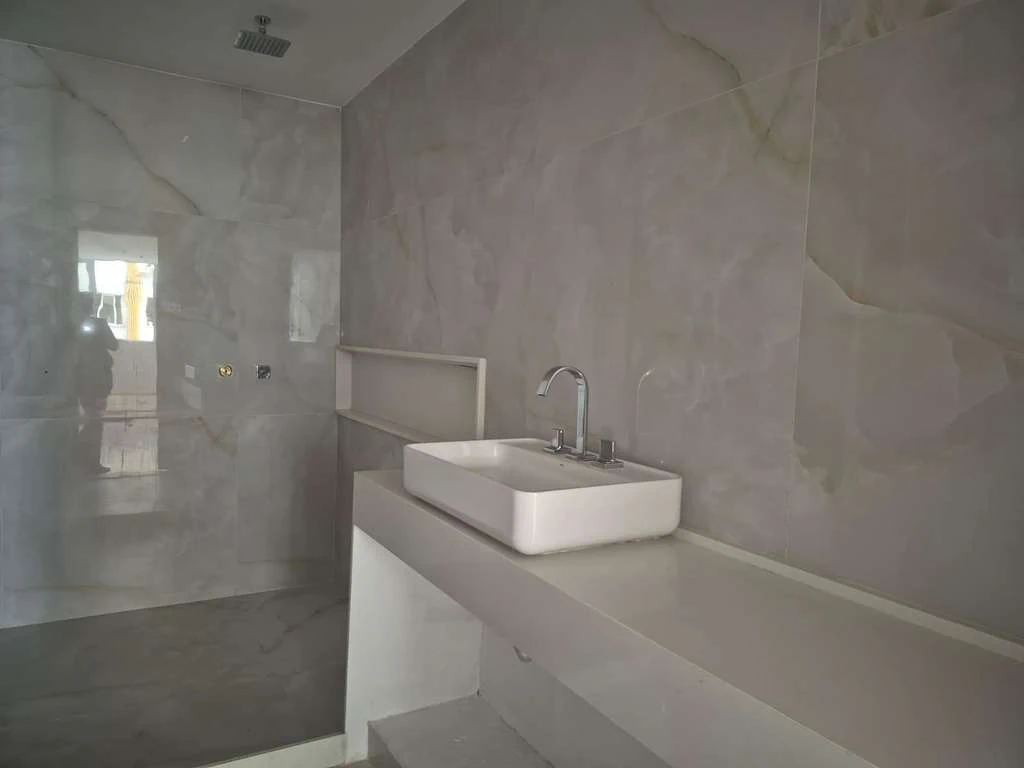 Apartment with open-plan kitchen, 2 ensuites and 5 baths — photo 5