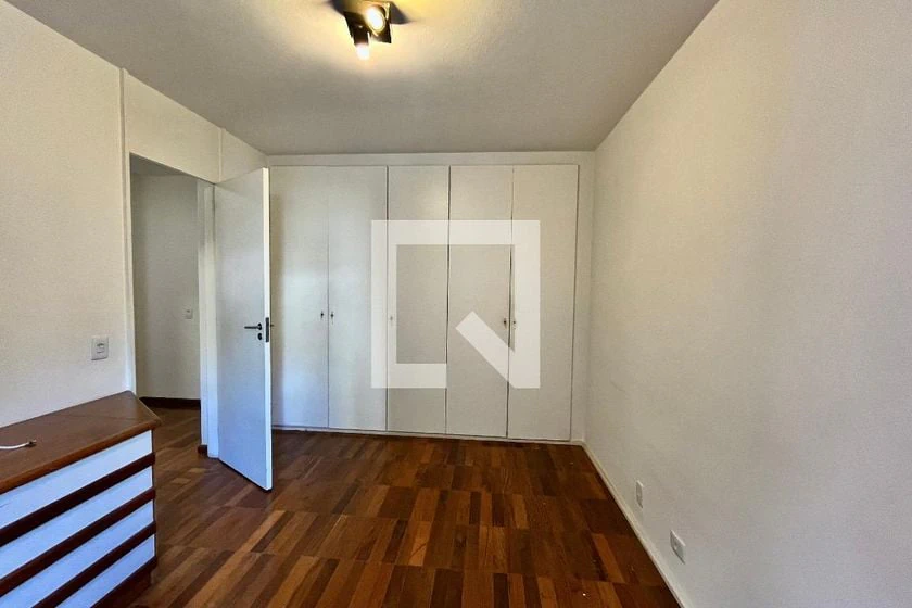 3-bedroom apartment with built-in wardrobes — photo 11