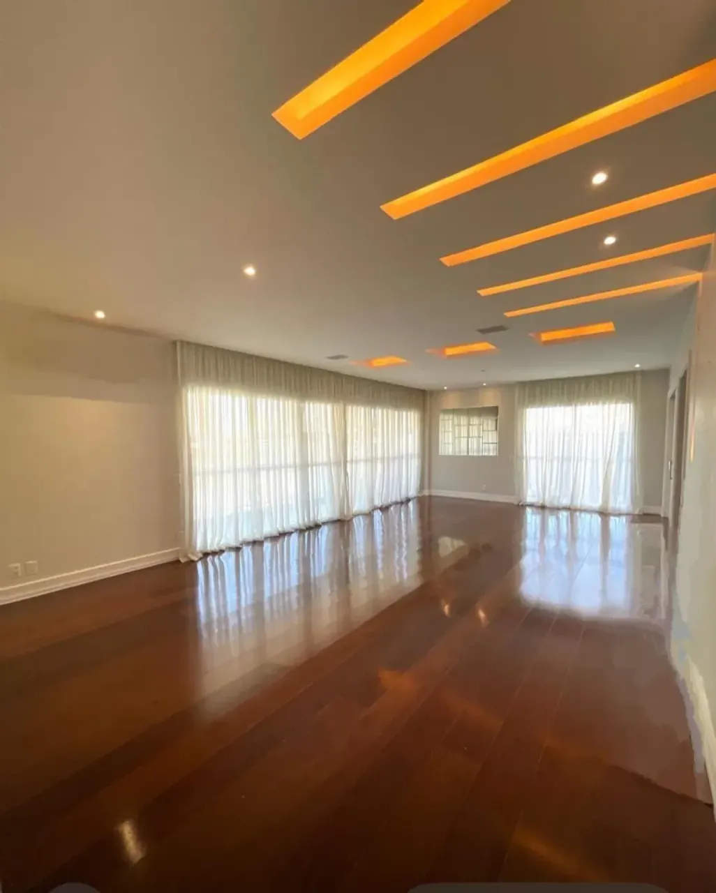 195 m² apartment with 3 bedrooms and glassed balcony — photo 7
