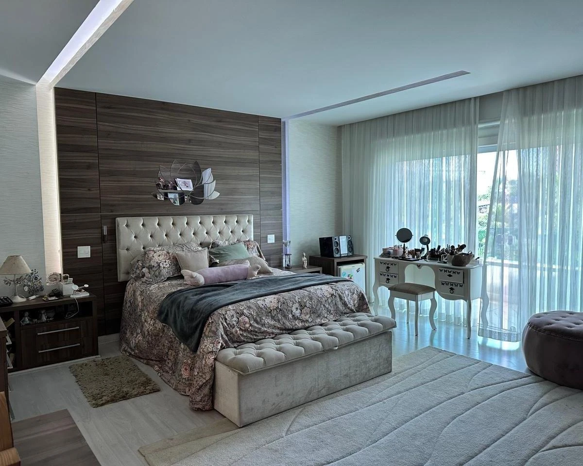 Засклений балкон та 7 спалень: будинок 1000 м² — photo 6