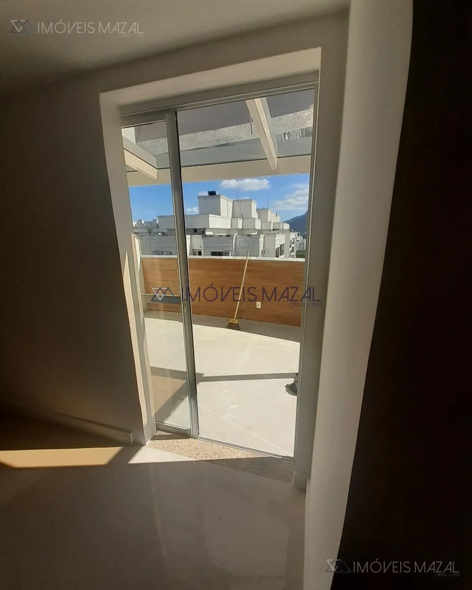 Linear duplex with 3 bedrooms and a BBQ balcony — photo 5