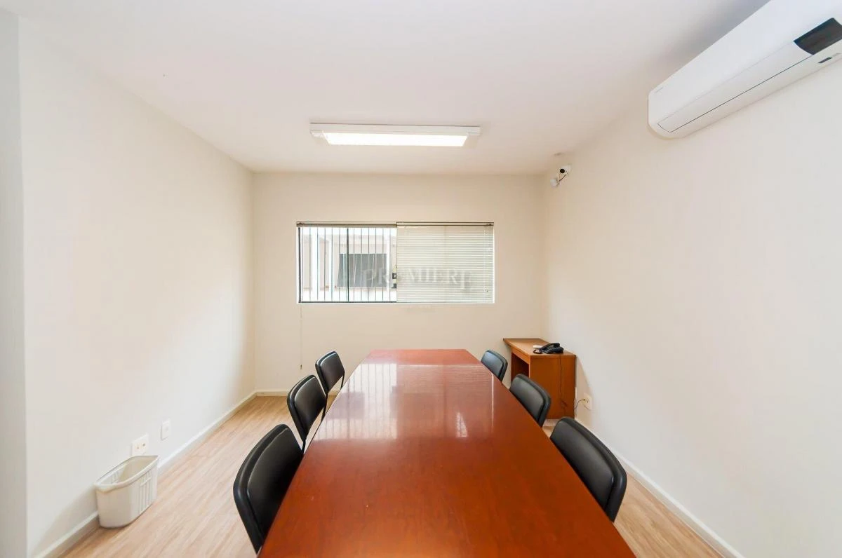 7-bedroom house with a home office — photo 11