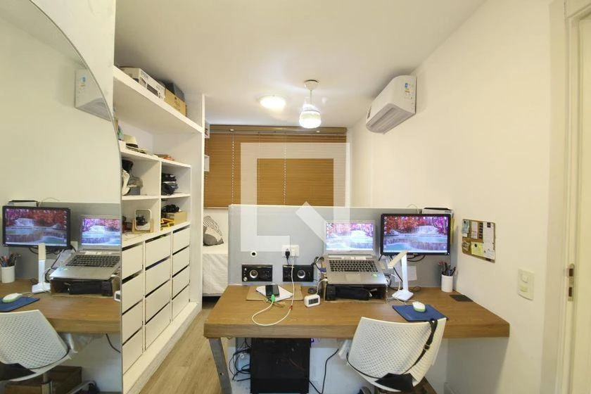 2-bedroom apartment in a building with a gym — photo 30