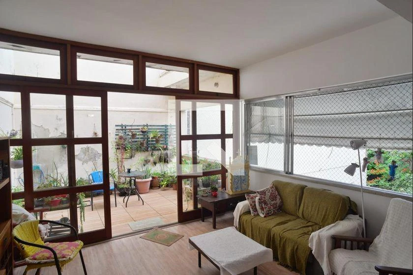 Unfurnished 6-bedroom apartment with 340 m² — photo 2