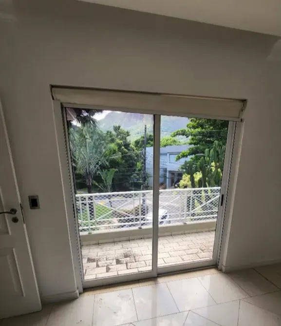 Casa com janelas do piso ao teto, Barra da Tijuca — photo 20