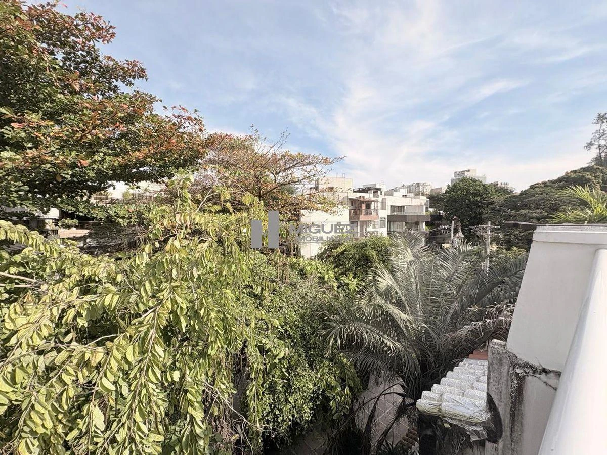 273 m² triplex house with 3 parking spaces and 5 baths — photo 34