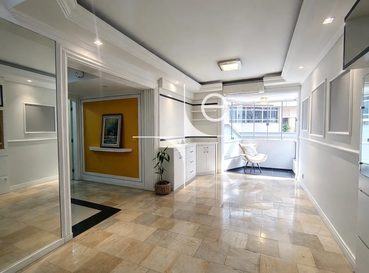 Furnished apartment, 105 m², with a glass-enclosed balcony