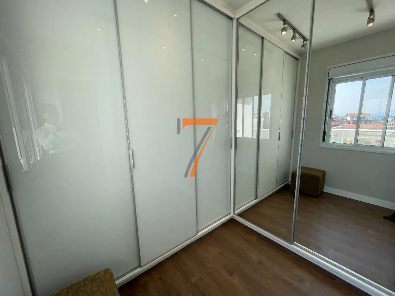 Furnished penthouse with 2 en-suite bedrooms and 210 m² — photo 39
