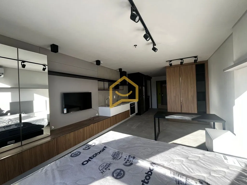 Studio of 36 m² with an open-plan kitchen — photo 8