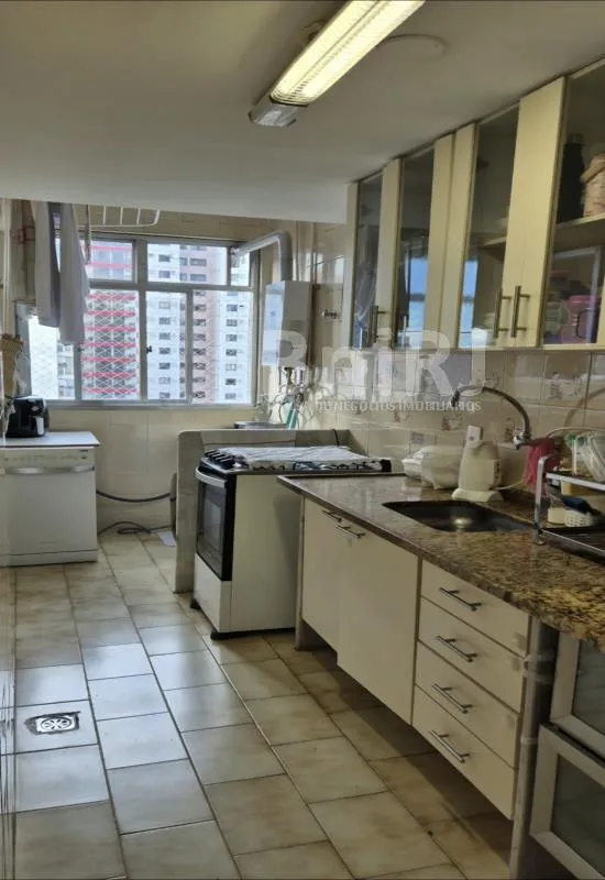 2-bedroom apartment in a building with a pool — photo 2