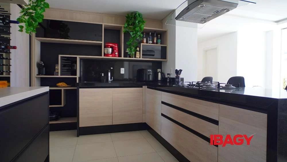Apartamento amueblado de 3 dormitorios y 360 m² — photo 2