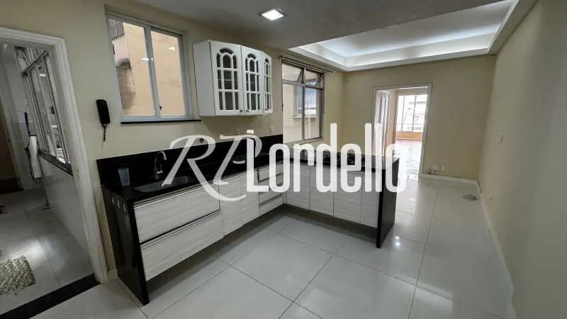 Apartment, 122 m², with wood or laminate floors — photo 11