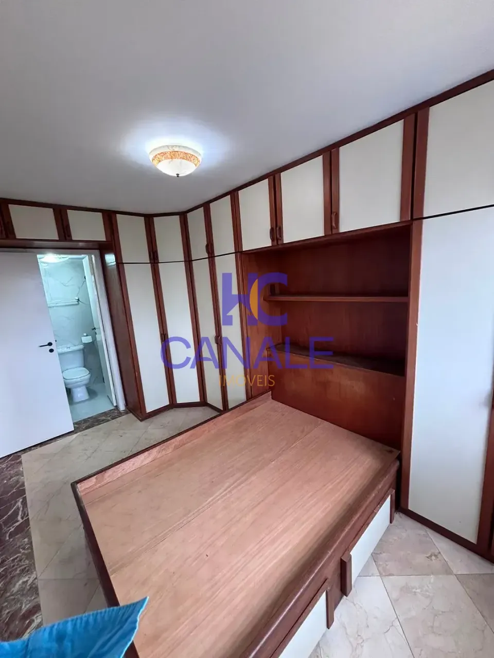 Rental apartment with 2 bedrooms and a balcony — photo 2