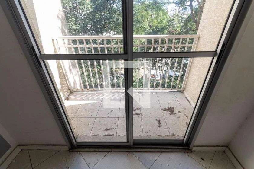Apartamento de 2 quartos com varanda e vaga
