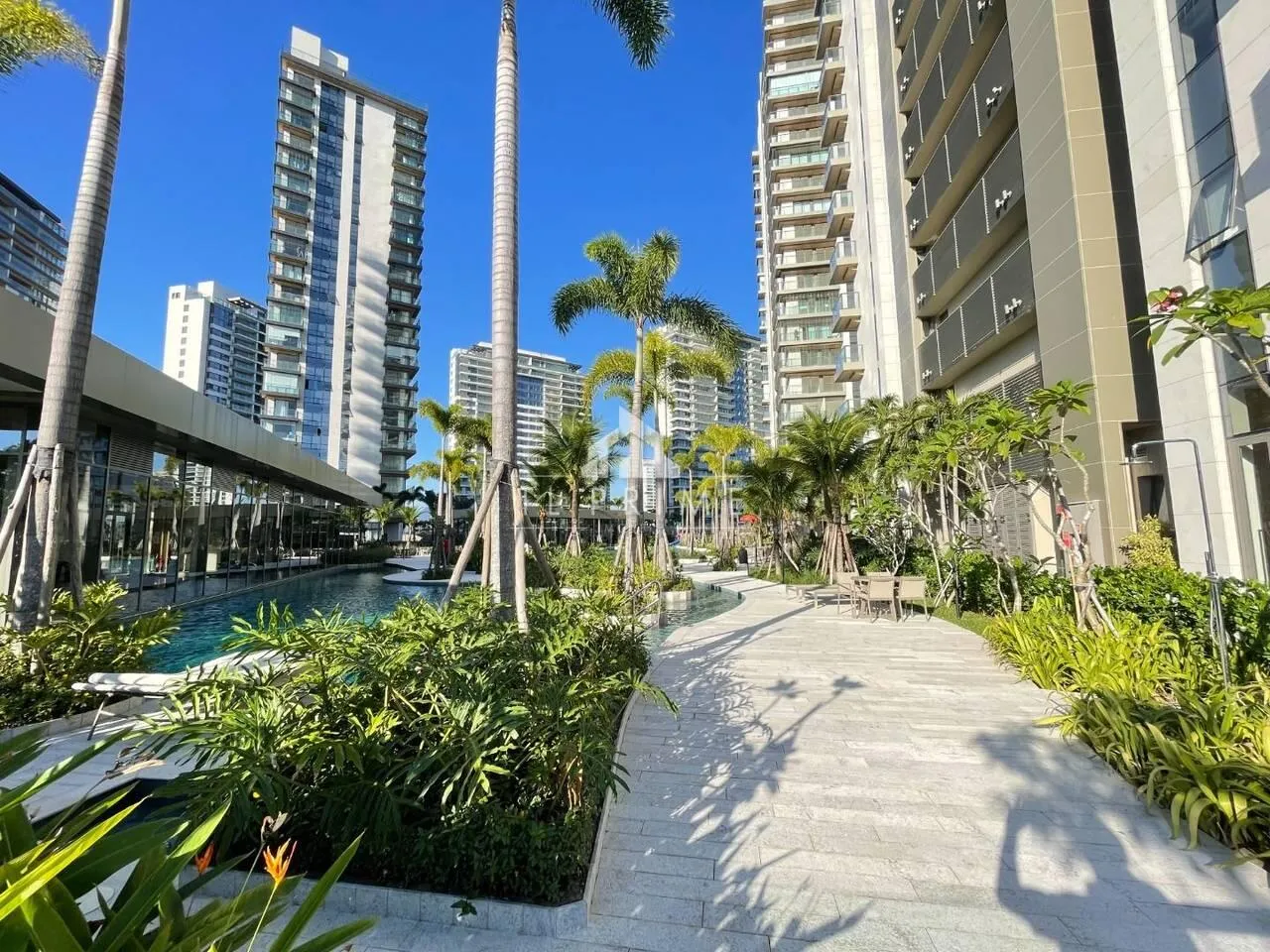 Rental apartment with balcony and 3 bedrooms — photo 64