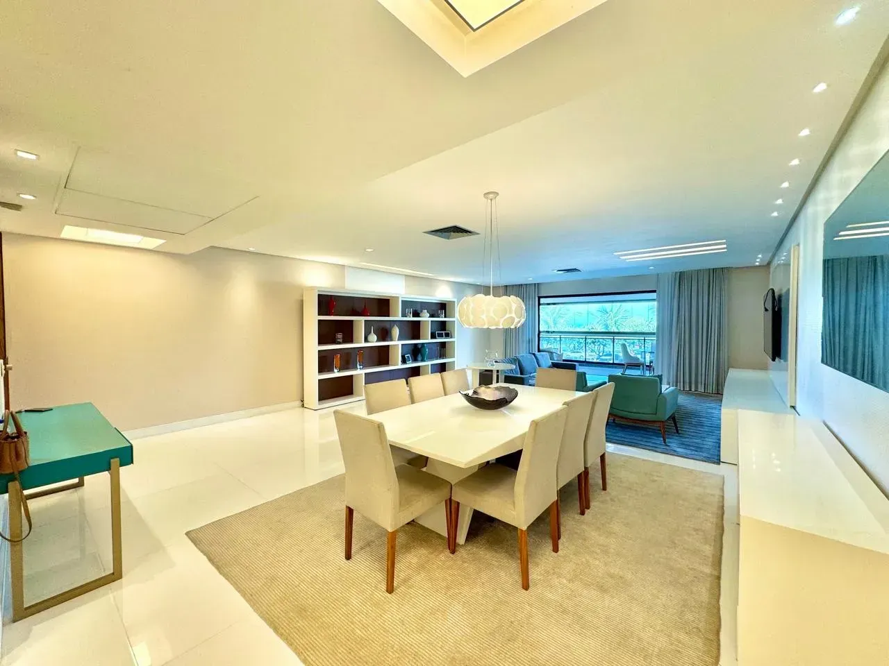 4-bedroom apartment in a building with a heated pool — photo 12