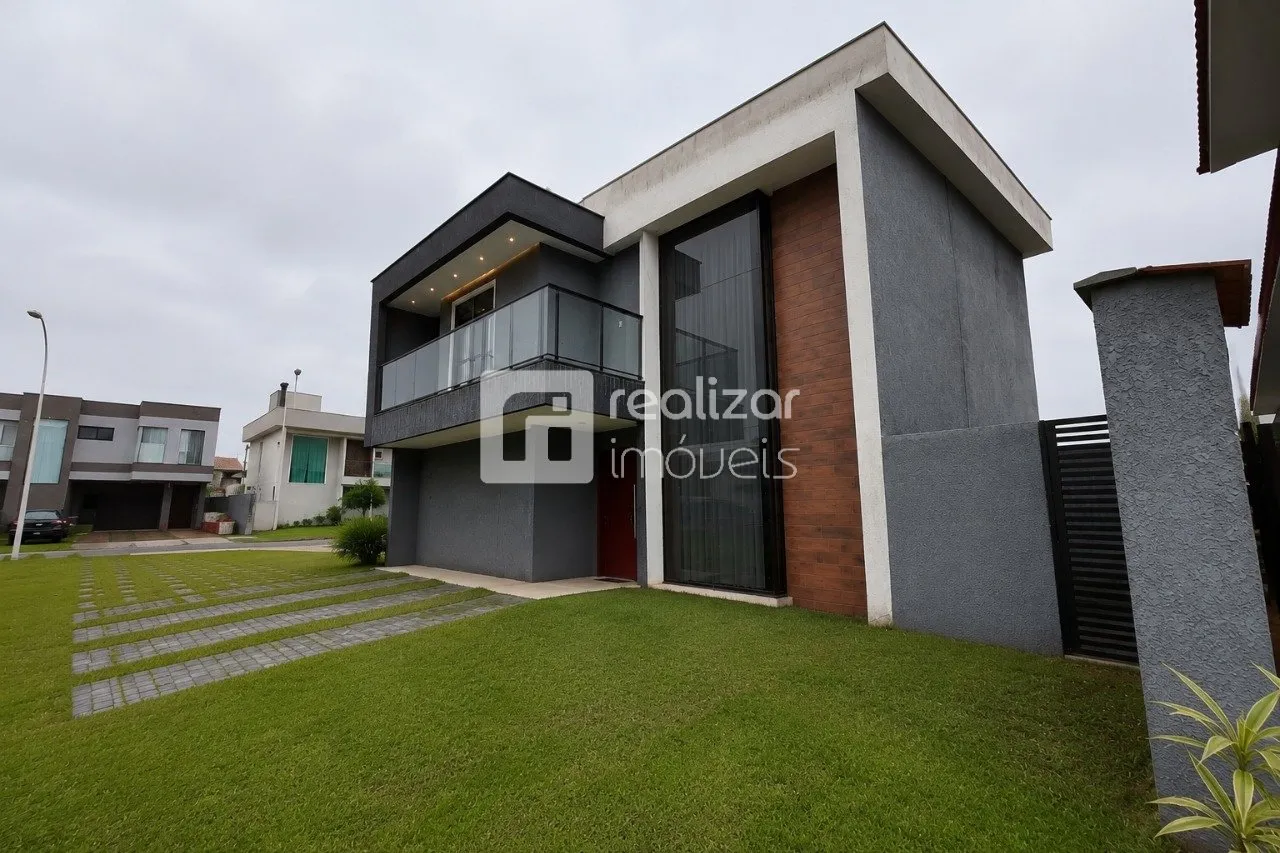 Casa mobiliada com 4 dormitórios e 260 m²
