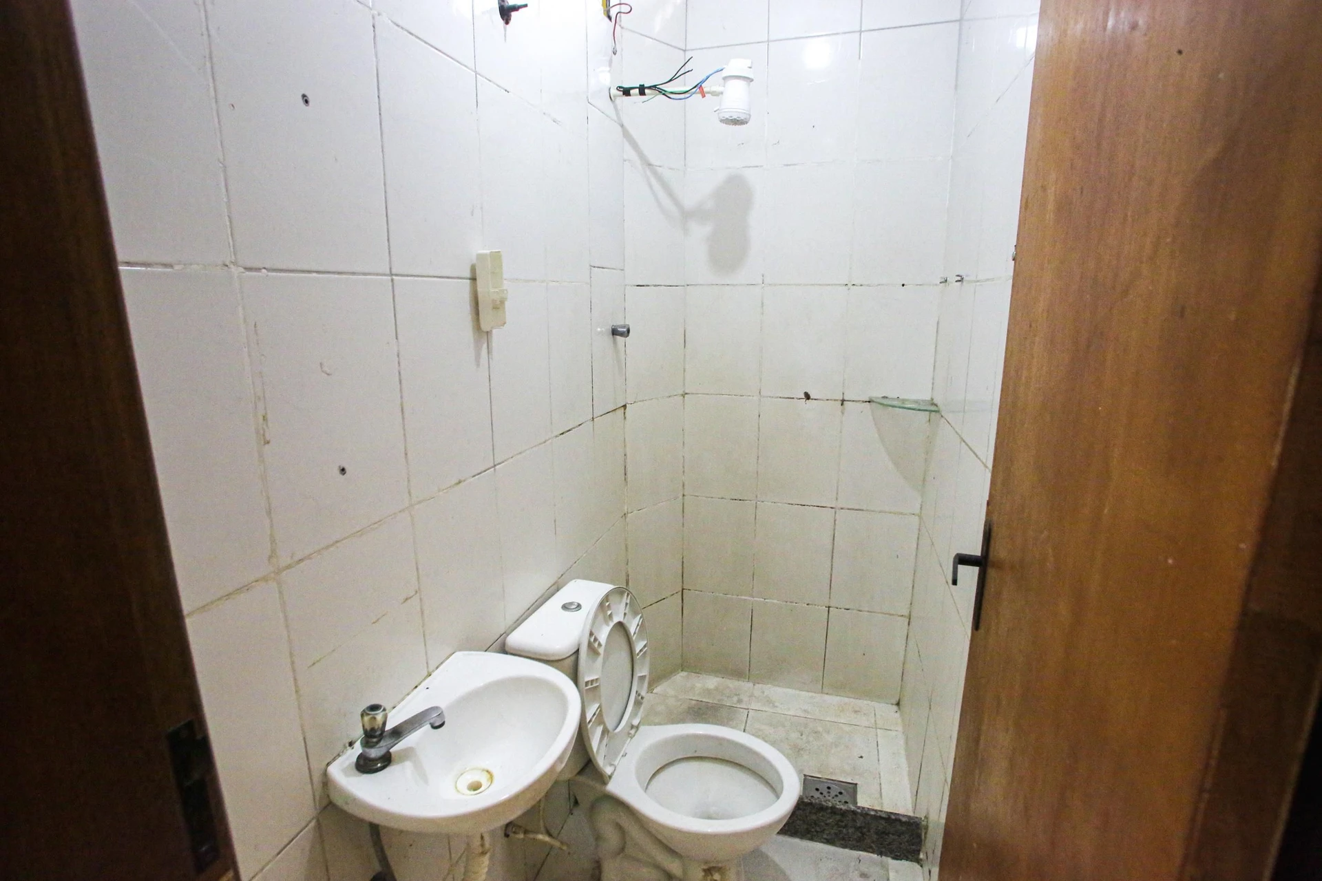 House with 2 bedrooms and 1 bathroom, no parking — photo 13