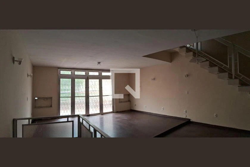 6-bedroom house with 342 m² and 4 parking spaces — photo 11
