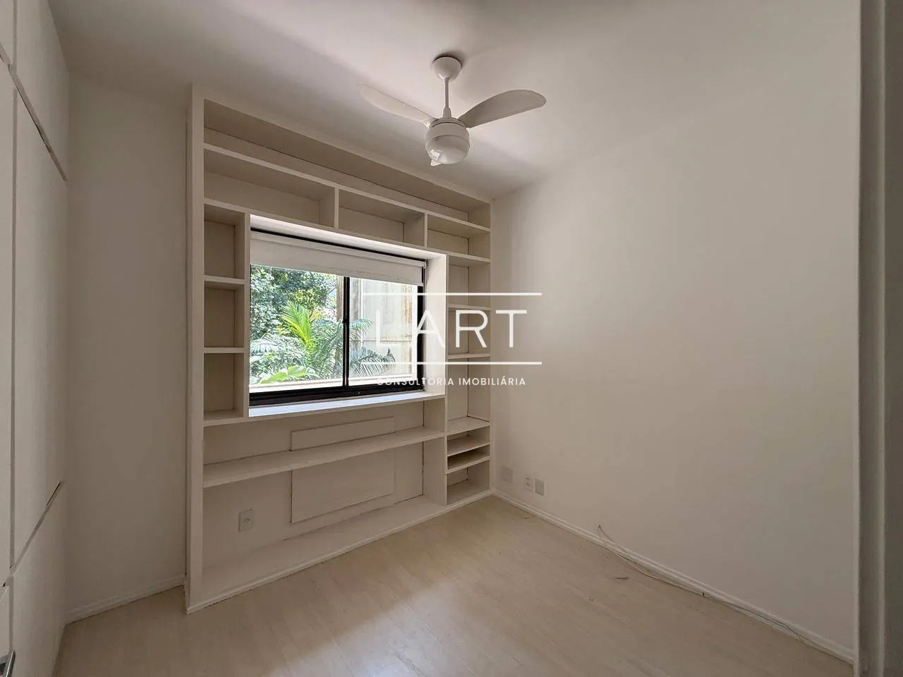 Apartment on the 6th floor with a glass-enclosed balcony — photo 8
