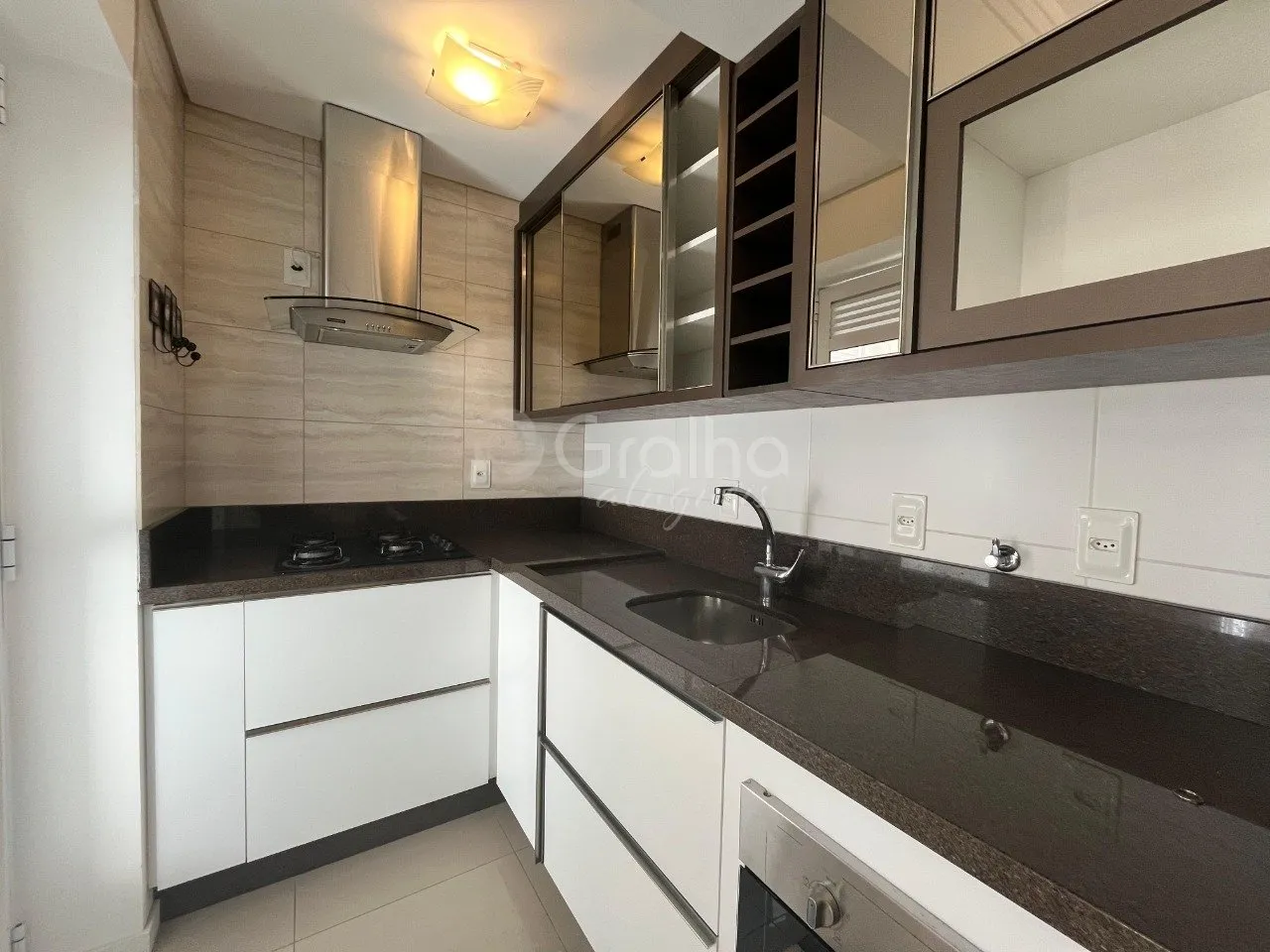 Furnished 2-bedroom apartment with 1 en-suite 94 m² — photo 2