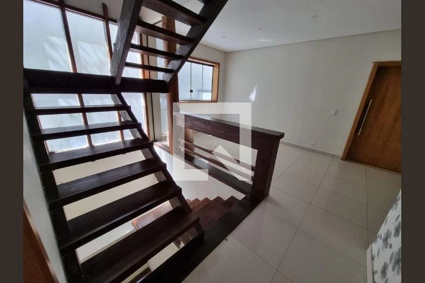 Balcony with a grill in a 3-bedroom house, 760 m² — photo 10