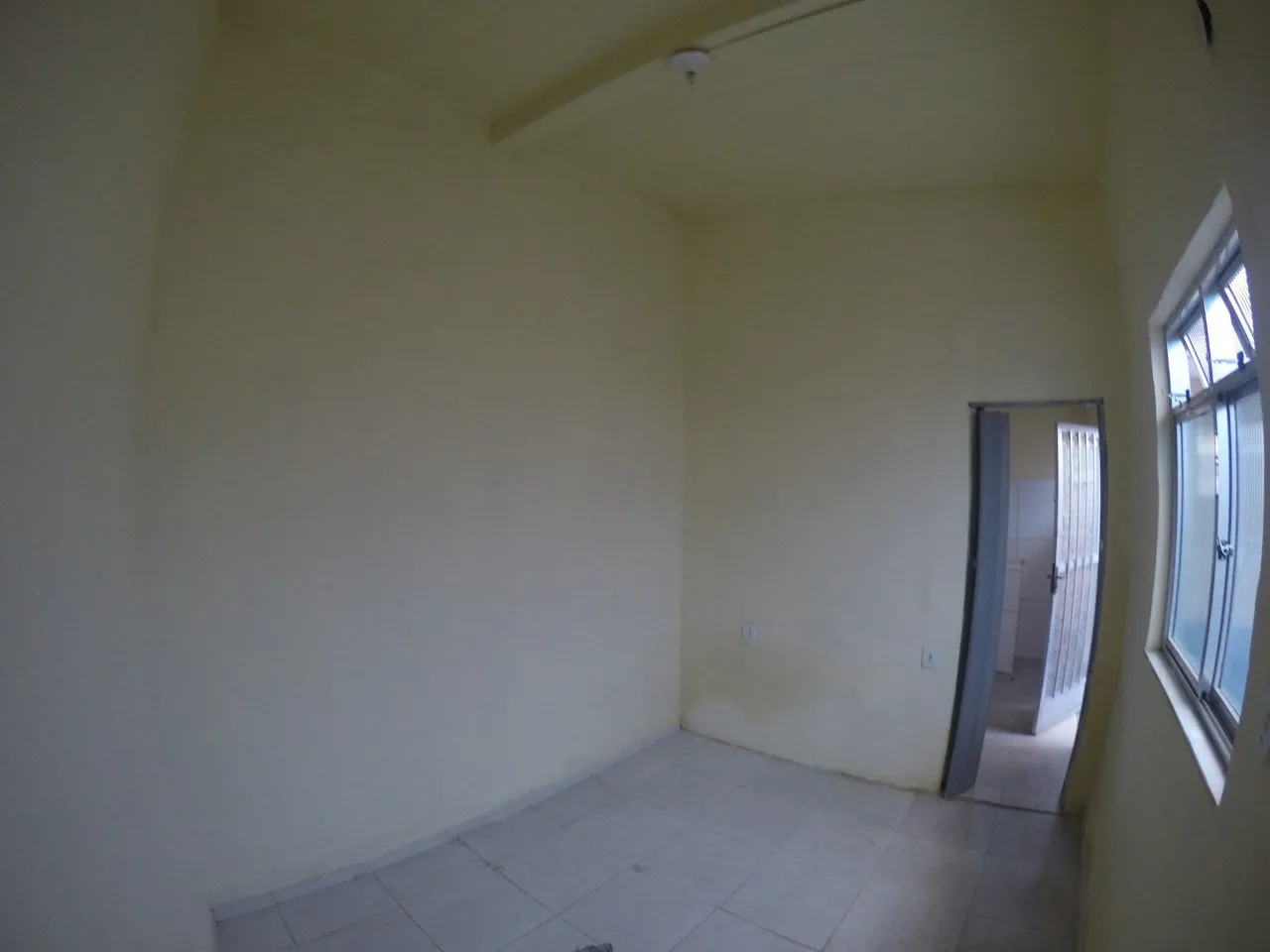 Casa residencial sem vaga e 1 quarto com piso em azulejo — photo 5