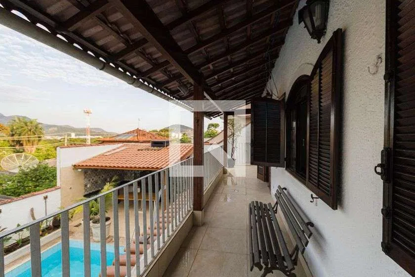 Casa mobiliada, 330 m², com piscina privativa