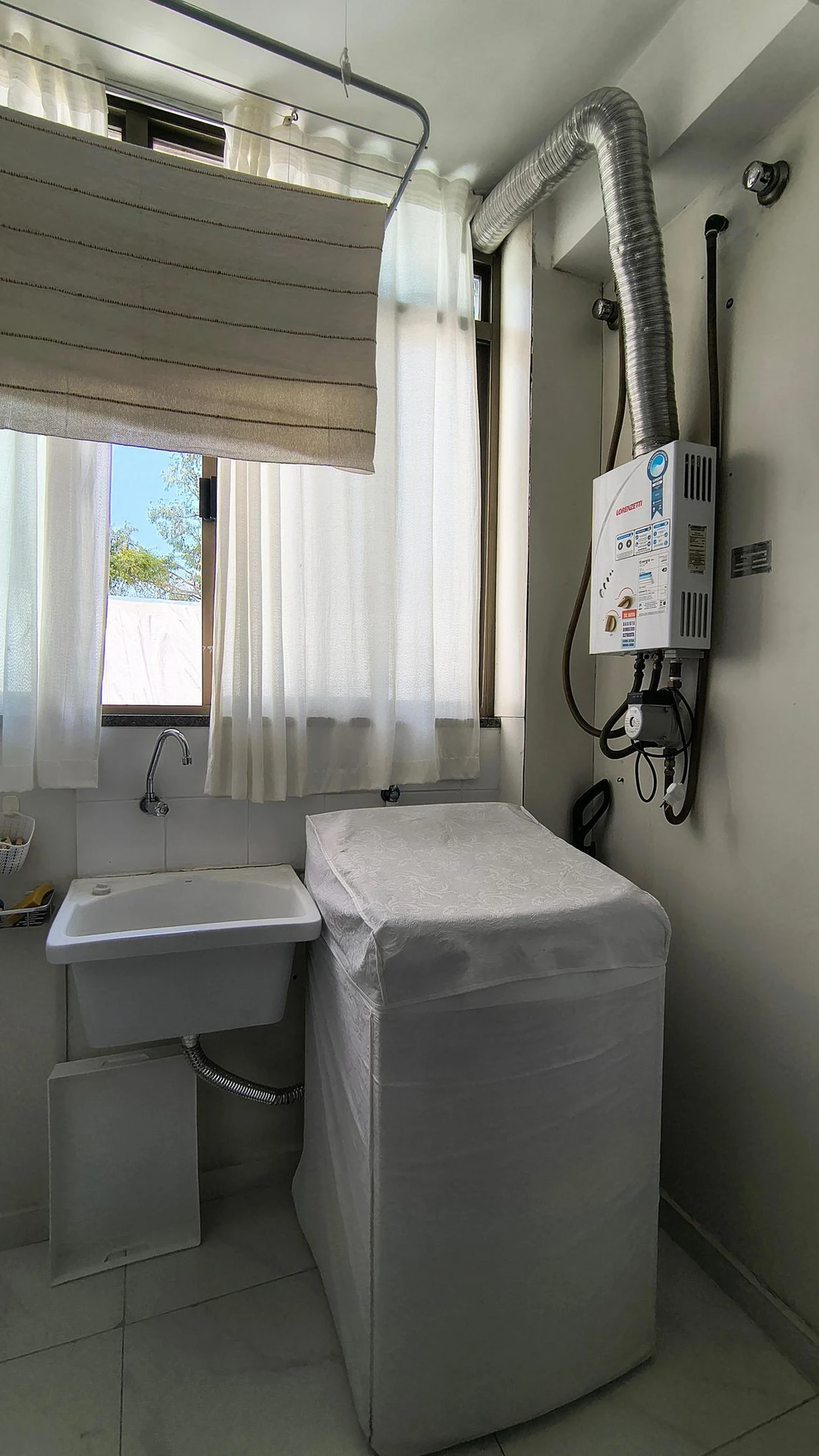 Apartamento mobiliado com mesa de trabalho e 4 quartos — photo 24