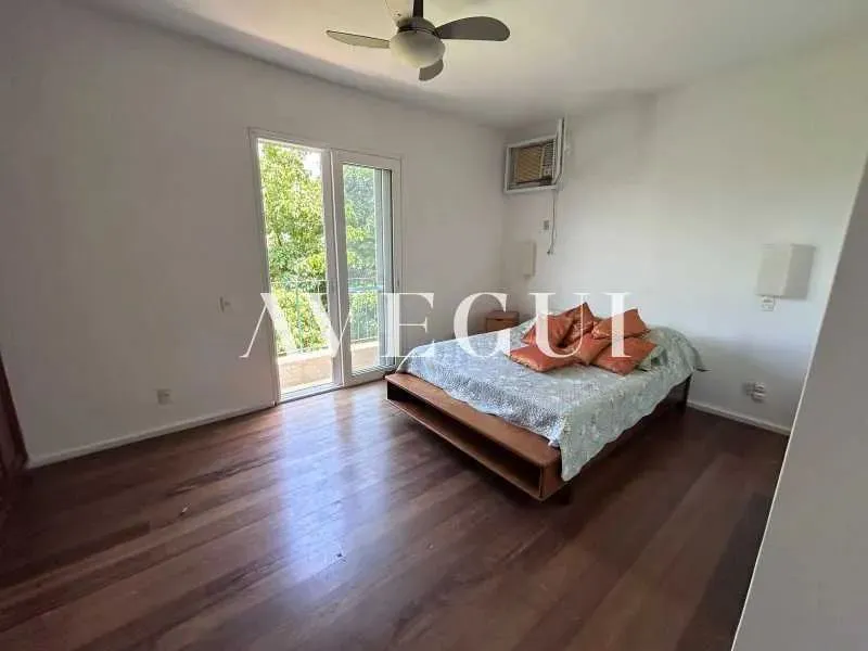 House with 4 bedrooms and 5 bathrooms — photo 5