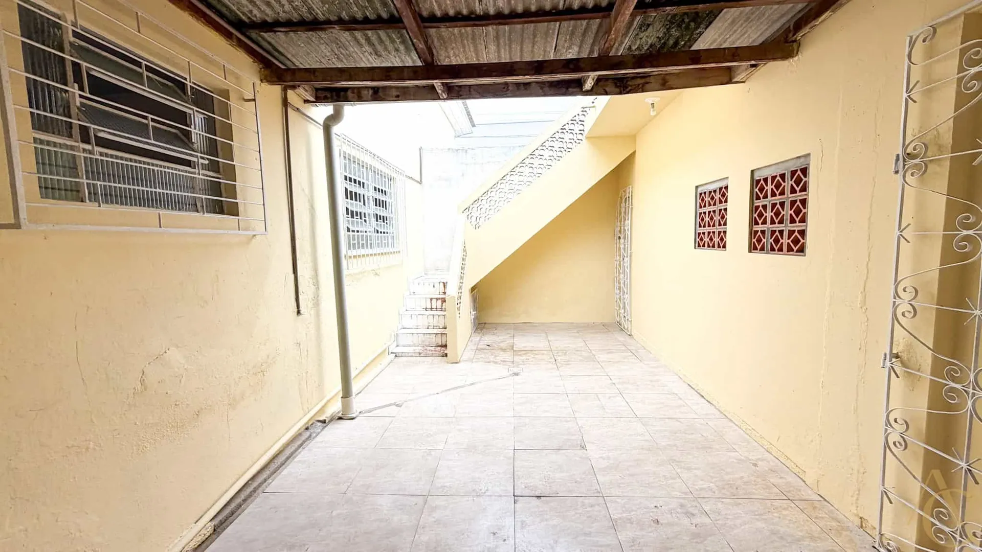 Casa residencial com 4 quartos e 1 banheiro, 263 m² — photo 32