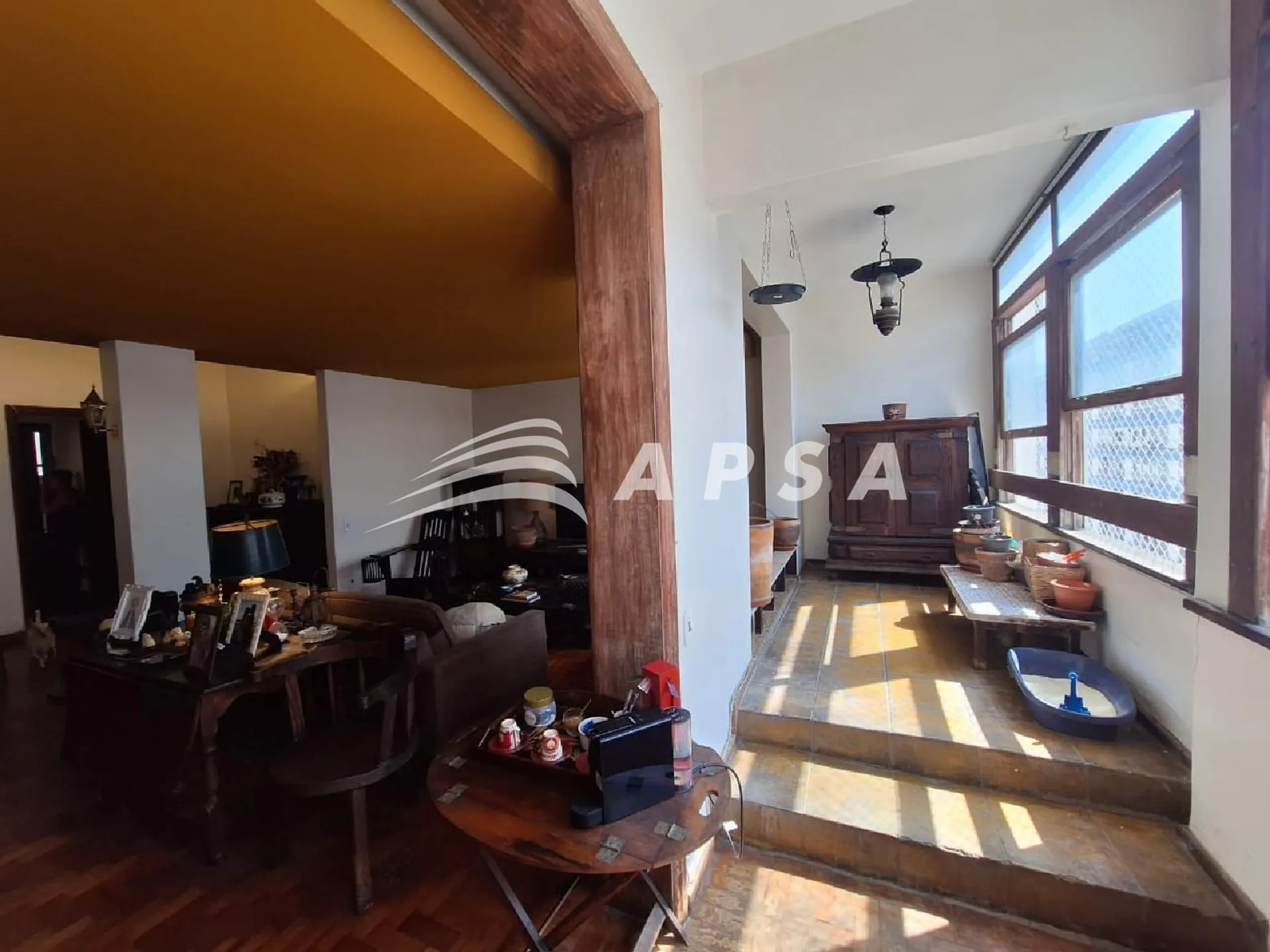 Furnished 210 m² apartment with 3 bedrooms and suite — photo 12