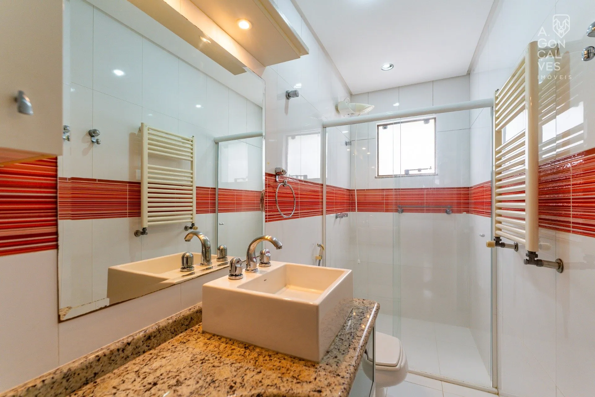 Unfurnished house with 4 bedrooms and 5 bathrooms — photo 52
