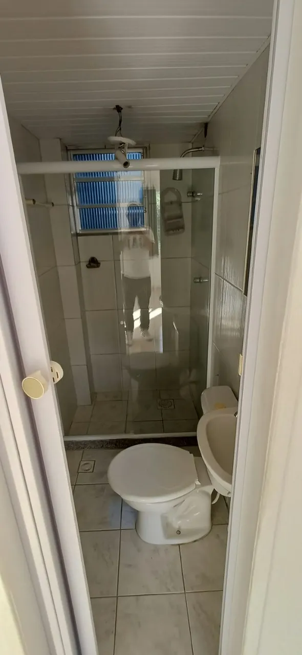 Apartamento com 2 quartos e 2 banheiros com box de vidro — photo 4