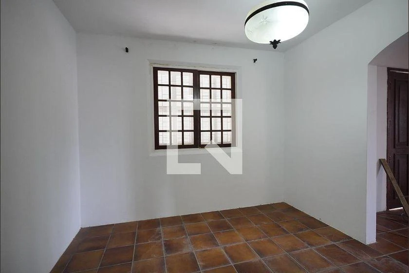 House with 7 bedrooms and 3 en-suites at 350 m²