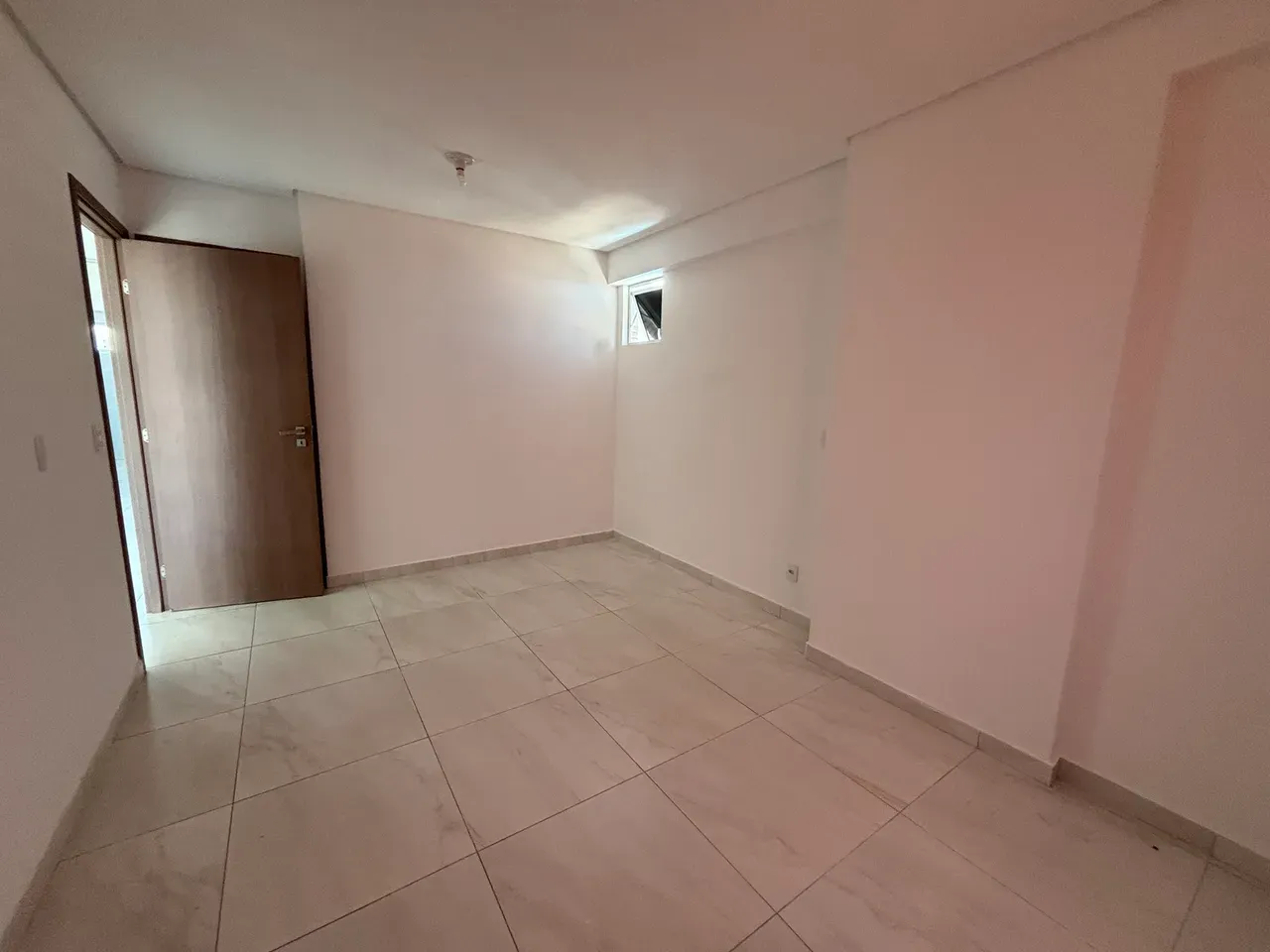 3-bedroom apartment with a glass-enclosed balcony — photo 5