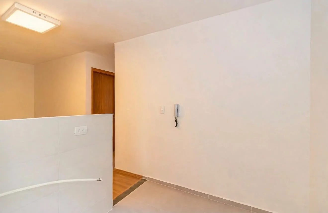 2-bedroom apartment with wood or laminate floors in Curitiba — photo 14