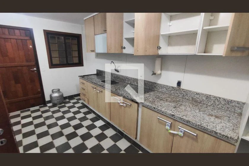 House with 3 bedrooms, 4 bathrooms and 360 m² — photo 9
