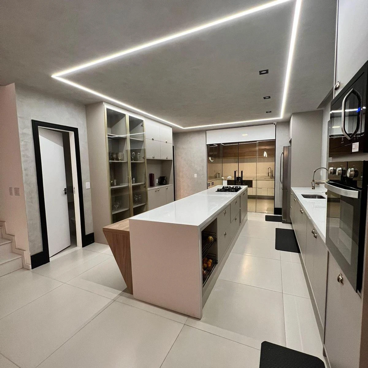600 m² house with 4 en-suite bedrooms and 3 parking spots — photo 16