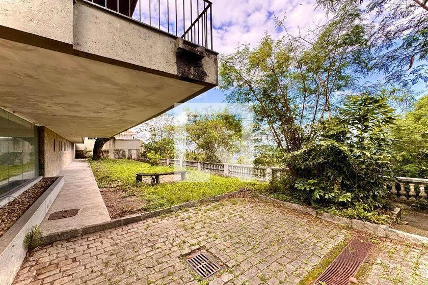 Застеклённый балкон и 3 спальни: дом 861 м² — photo 11