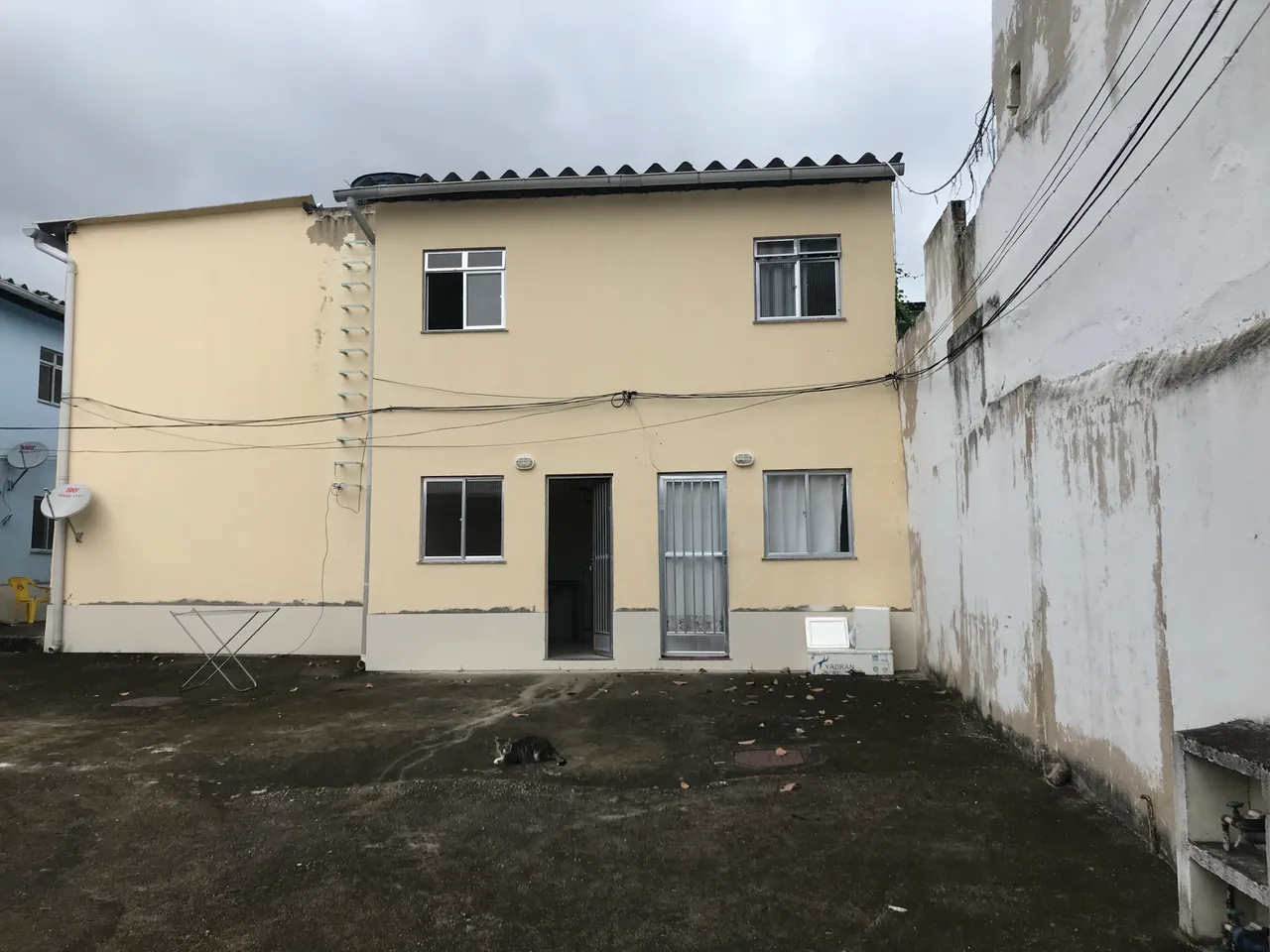 Unfurnished house with 1 bedroom and 1 bathroom
