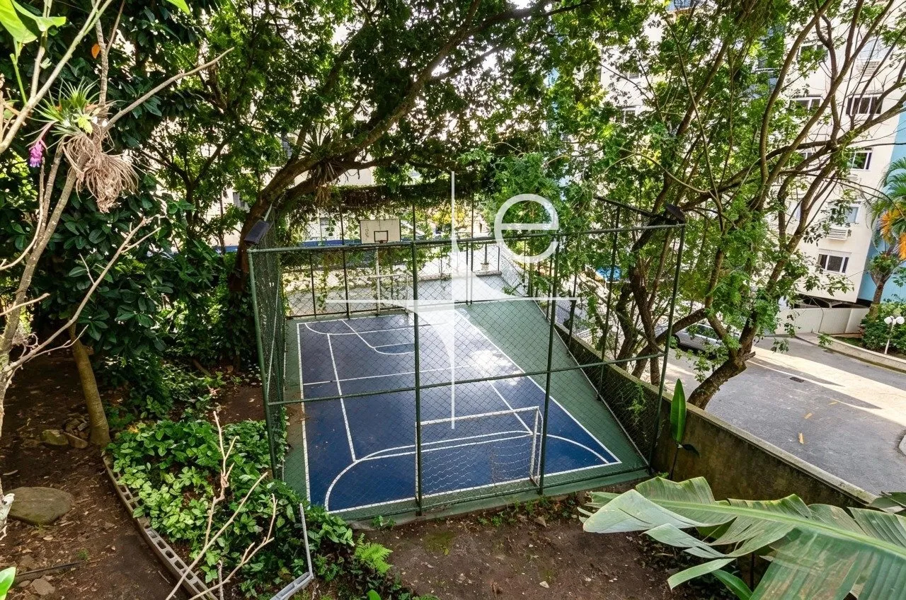Furnished apartment, 85 m², with a glass-enclosed balcony — photo 31