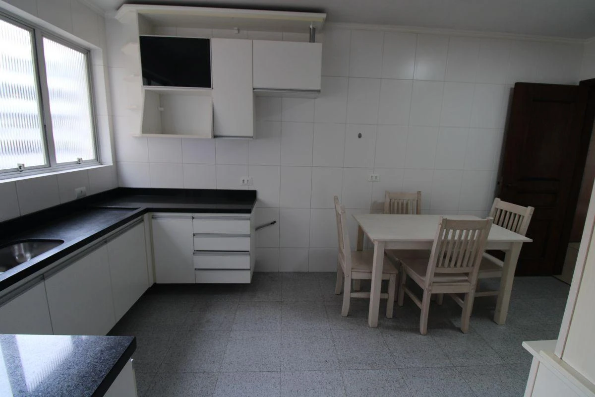 Apartamento de 4 quartos com varanda envidraçada