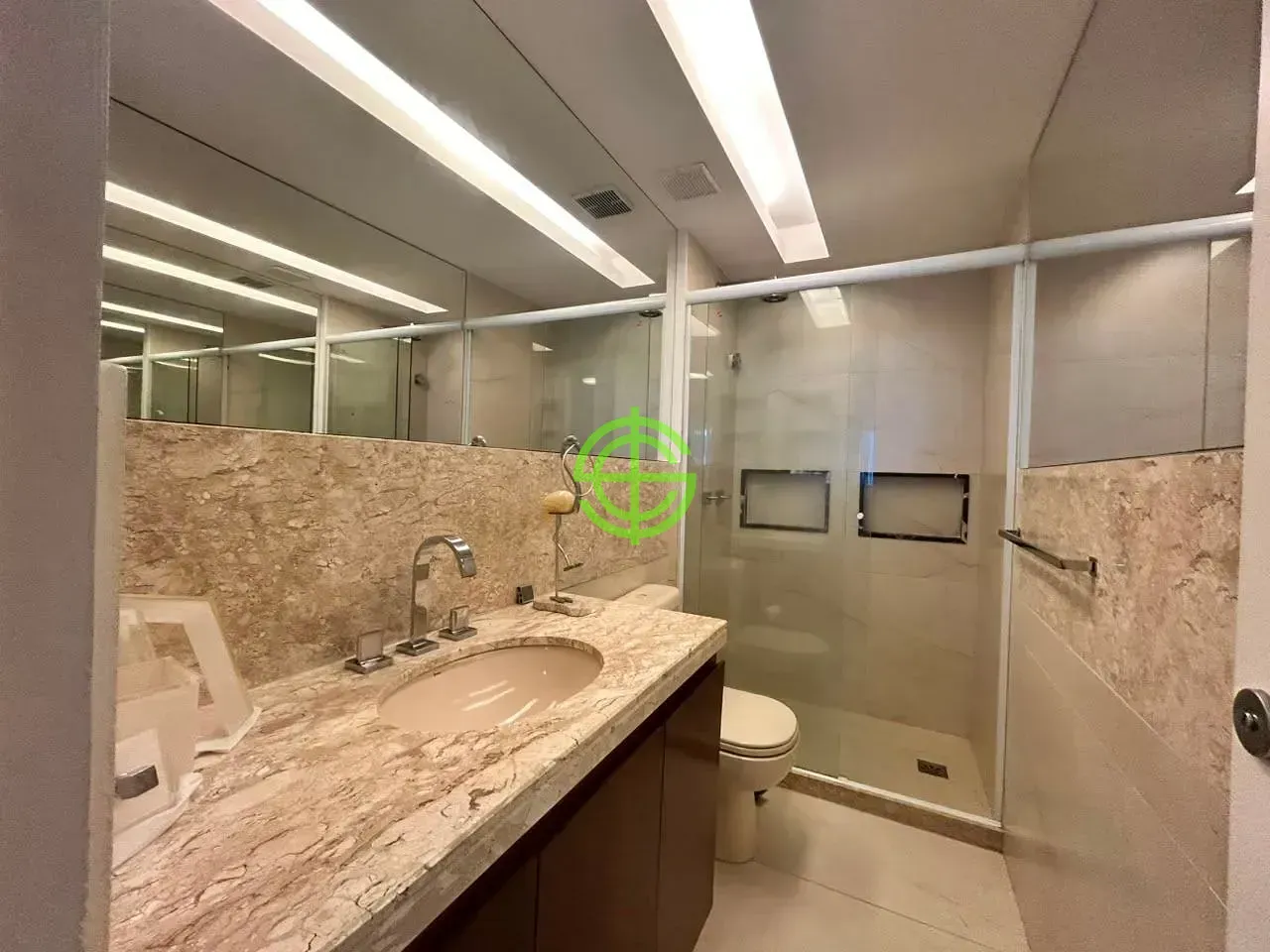Furnished apartment with 2 bedrooms and 3 bathrooms — photo 37