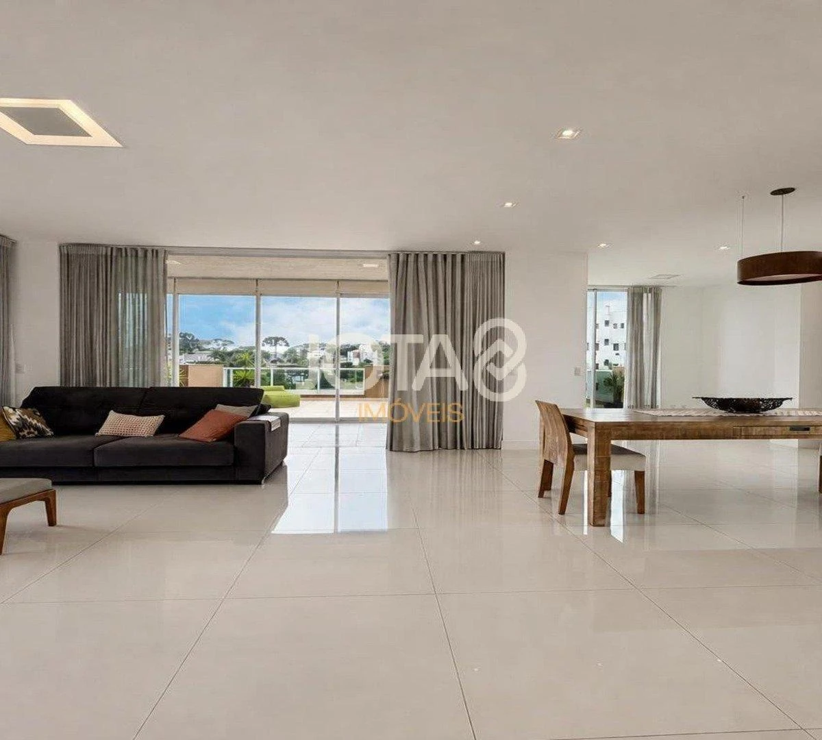 Bañera y 4 dormitorios: departamento de 323 m²