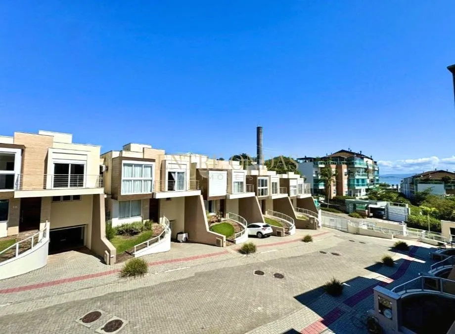 Water view in a 4-bedroom house, 263 m² — photo 12