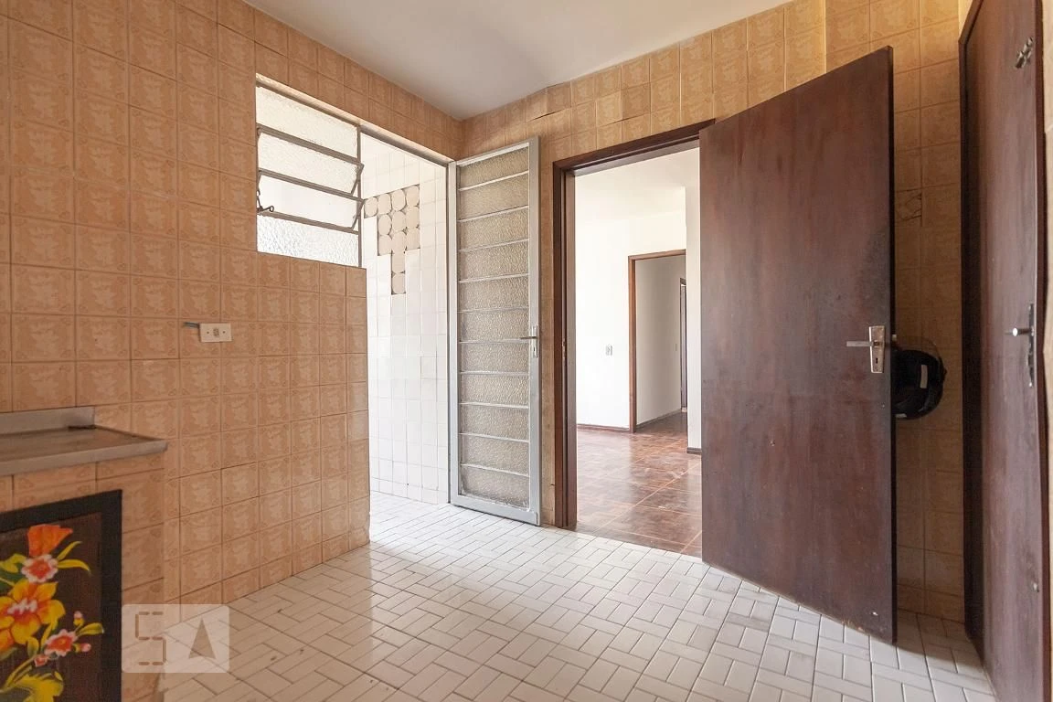 Unfurnished apartment with 3 bedrooms and 1 bathroom — photo 15