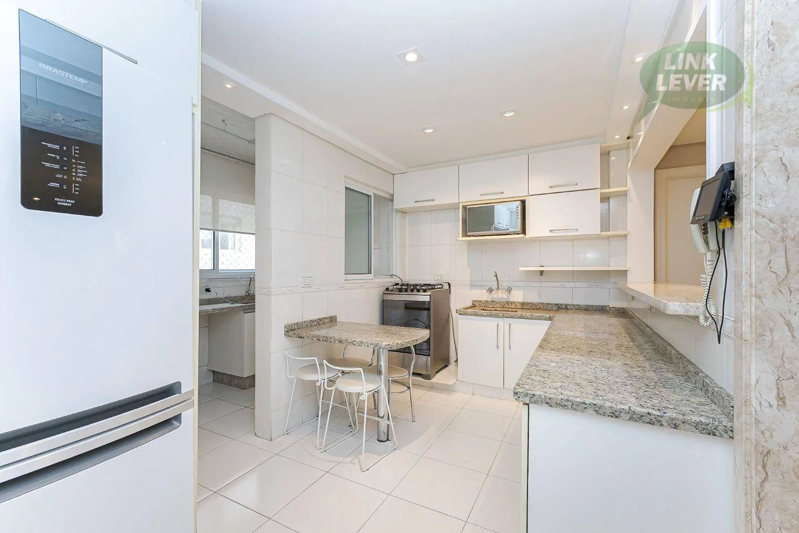 Apartment with 3 bedrooms, balcony and 135 m² — photo 13