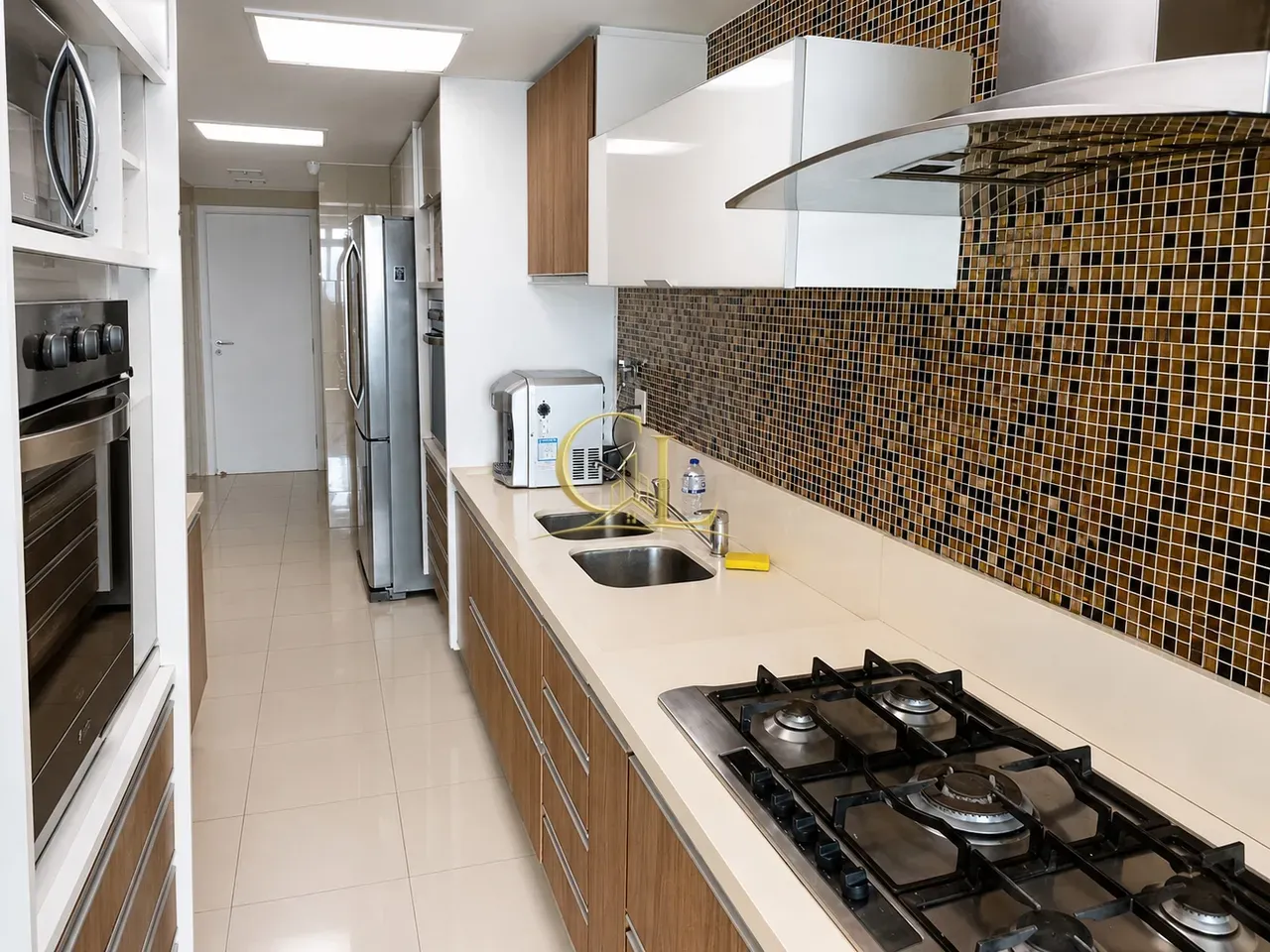 Apartamento mobiliado com 4 quartos e 4 banheiros — photo 21